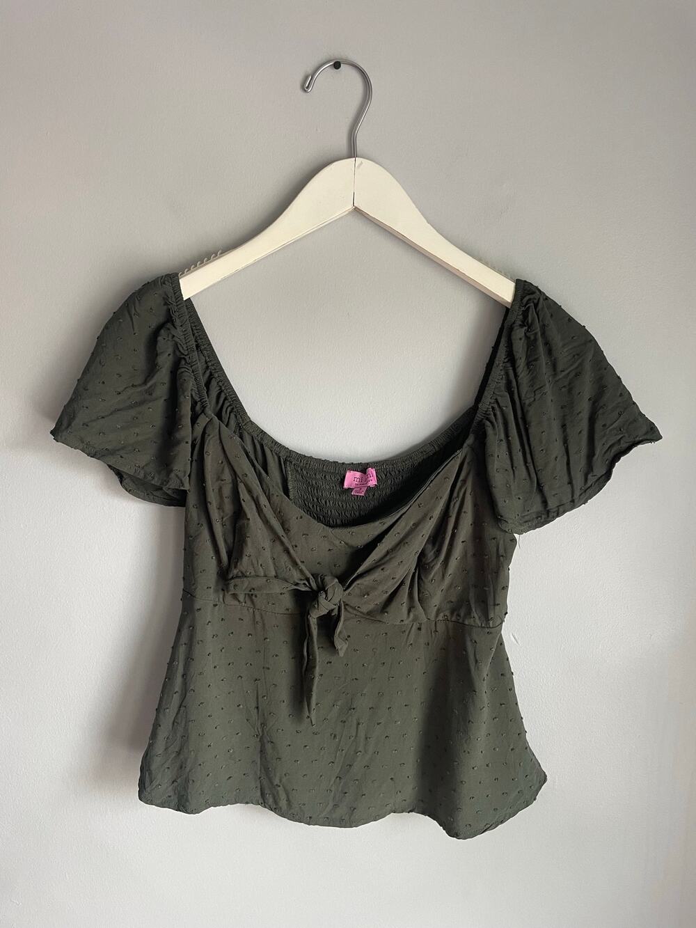 Mi Ami Francesca's Olive Green Smocked Eyelet Crop Top Flutter Sleeve‎ Womens S